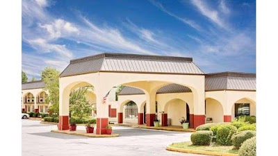 Days Inn & Suites by Wyndham Starkville