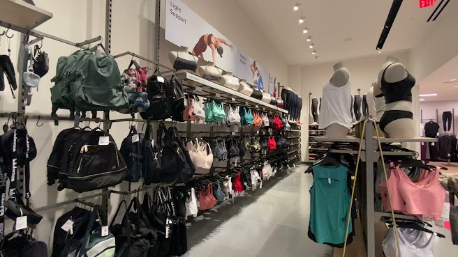 lululemon by null