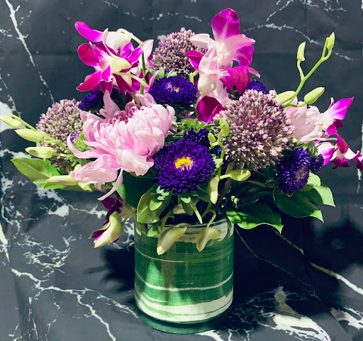 Lovely Flowers And Party Rentals LLC - Thumbnail