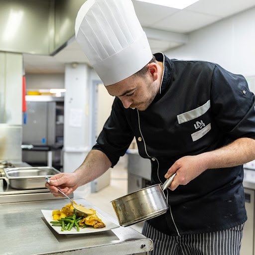 Photo de Le Parc Saint-Charles - Ehpad à Chartres (28) | LNA Santé à Amilly (28300)