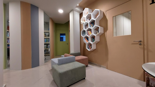 Opinii despre Πρότυπο Κέντρο Ξένων Γλωσσών House of English în Λαμία - Σχολείο