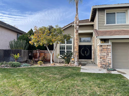 Nicole Tscherneff, Realtor, Sharp Realty - Thumbnail