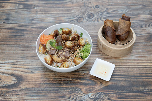 Photo 4 - Le M Viet