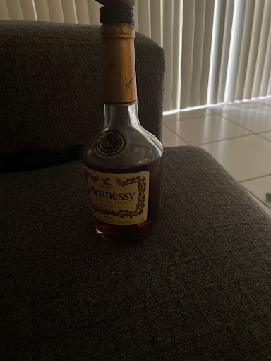 Halftime liquors - Visual