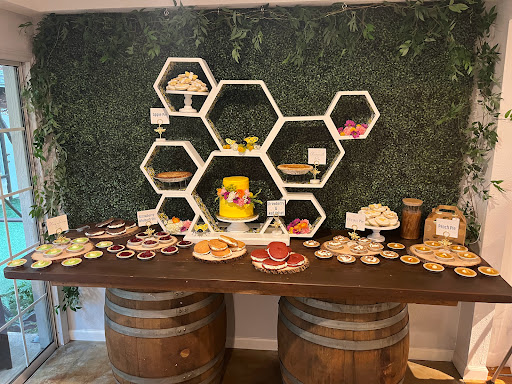 Granny's Bakery - Visual