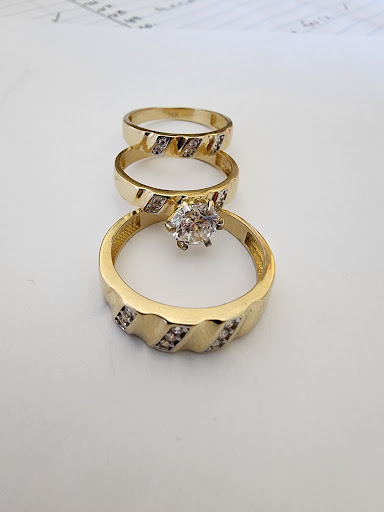Joyería de oro 14k Rosita