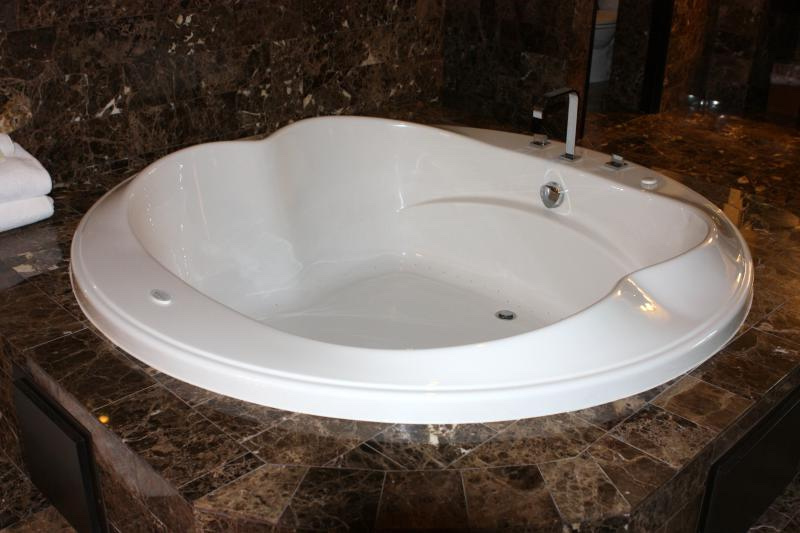 Atlanta Bathtub Refinishing Pros bathroom remodeler