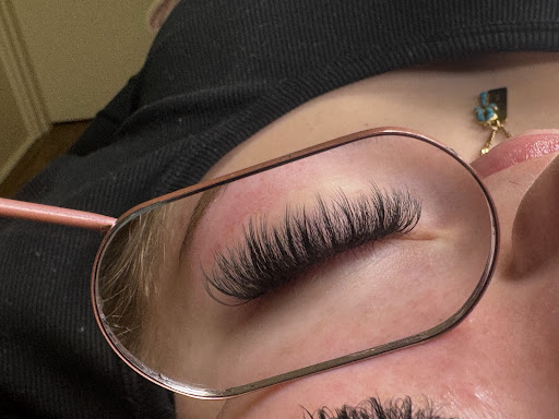 Stylin chic brows & lashes - Thumbnail