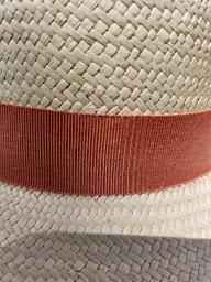 Photo n°11 de Le chapeau voyageur à Cotignac (Chapellerie)