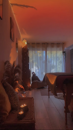 Divin Féminin • massages bien-être sur mesure Martigues • Caitlin Coirre Logo