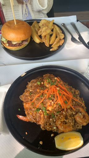 Photo 1 - BIL’S THAI & BURGER