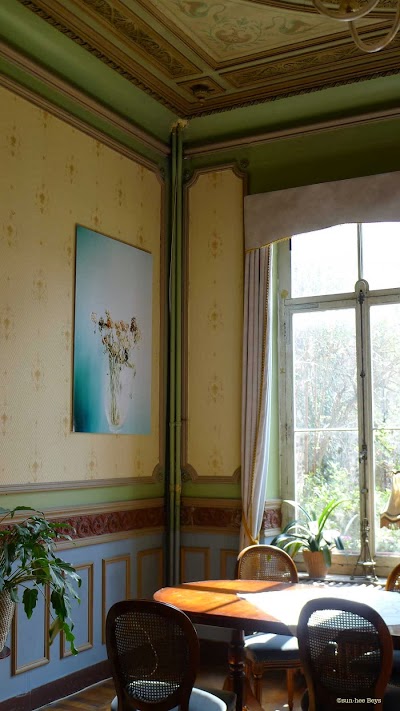 Photos of HUSET