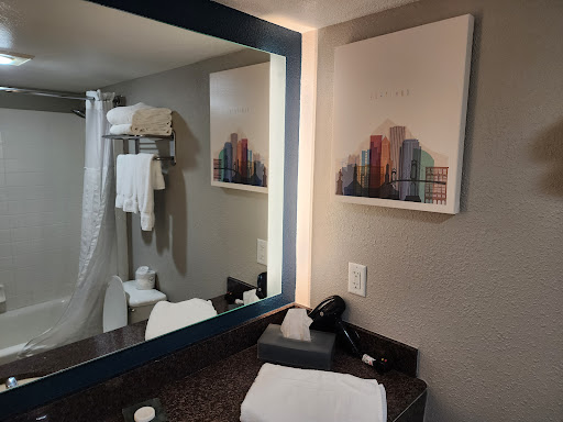 La Quinta Inn & Suites by Wyndham Vancouver - Thumbnail