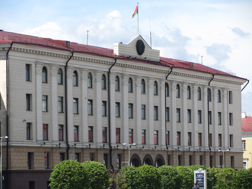 Ул энгельса минск. Улица Энгельса,4 Минск. Минск облисполком здание. Минский областной исполнительный комитет. Улица Энгельса (Минск).