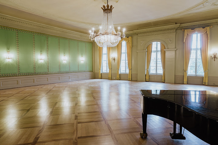 Zum Äusseren Stand by null