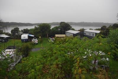 Photos of Lakeside Tourist Park