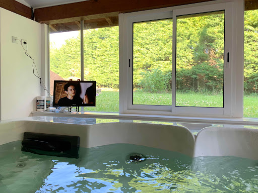 Photo de Maison Piscine & Jacuzzi à Creuzier-le-Vieux (03300)
