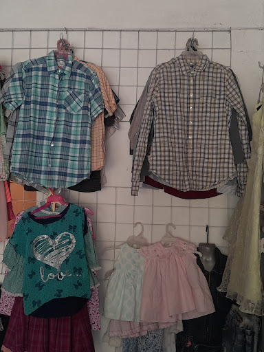 Bazar El Vestidor " Ropa Americana " Gallery - Mexico
