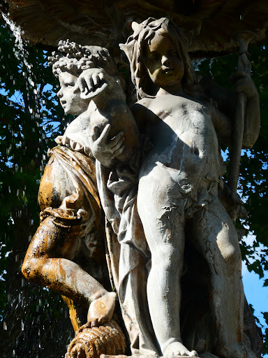 La Fontaine de la Place Delille - Thumbnail