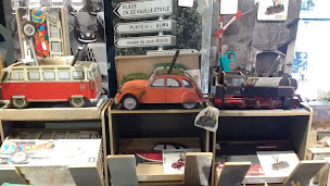 Photo n°40 de Denzin Thomas à Marennes-Hiers-Brouage (Magasin de cartes de collection)