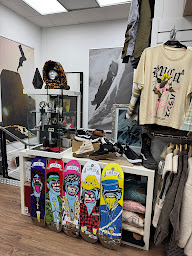 Photo n°6 de BlackCats snowboard shop tignes à Tignes (Magasin d'articles de sports)