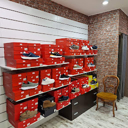 Photo n°4 de CLAUDE BOUTIQUE à Limoux (Magasin de chaussures)