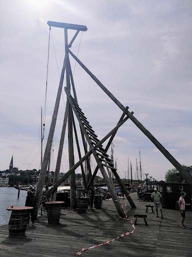 Alter Mastkran