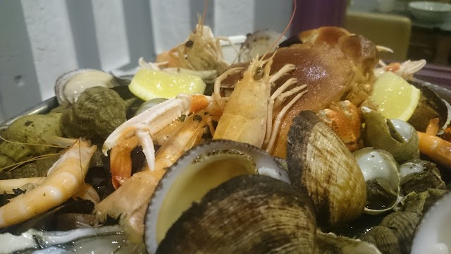 UN BISTROT SUR LE QUAI