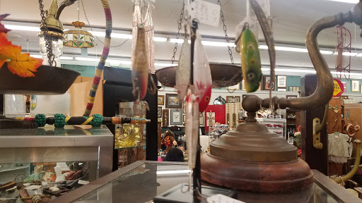 Marketplace Antiques - Thumbnail