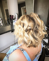 Photo n°16 de Mythic'Hair à Sainte-Geneviève-des-Bois (Salon de coiffure)