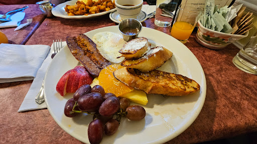 Lucile's - Visual