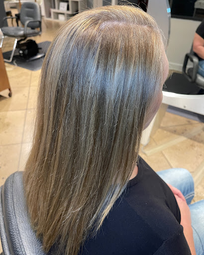 Veronica Smith, Hair Stylist - Thumbnail