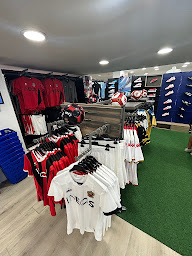 Photo n°29 de Intersport Nice à Nice (Magasin d'articles de football)