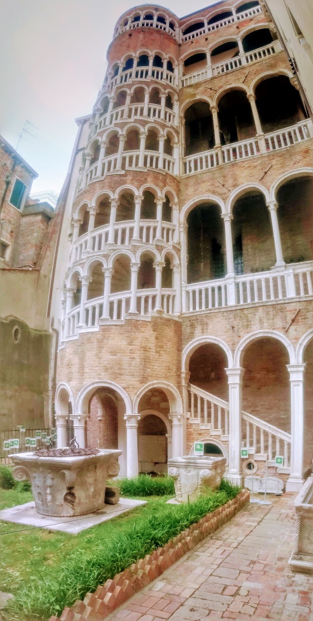 Scala Contarini del Bovolo