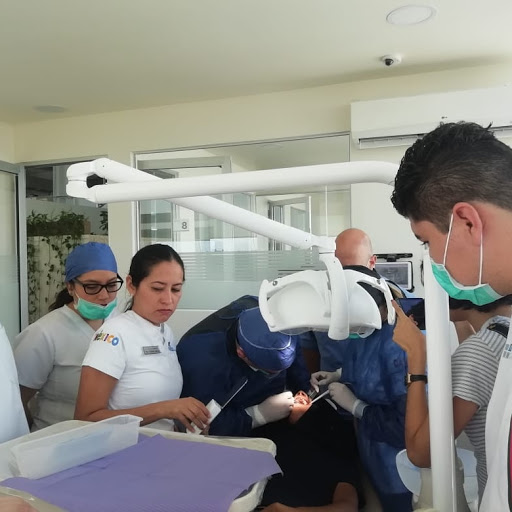 Drs Salinas & Bueno (Periocenter)