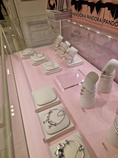 Pandora Croydon - Thumbnail
