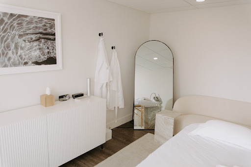 APRIL BERKOVICH - WELLNESS STUDIO