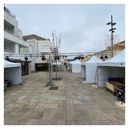 Photo n°17 de SLF - Location de matériel de réception pour événements à Orée d'Anjou (Service de location de tentes)