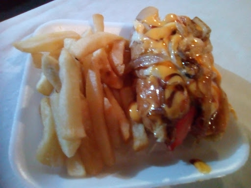 Hot Dogs Y Hamburguesas La Plazuela - Thumbnail