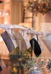 Photo n°30 de Love in St Rémy - Bougies parfumées et senteurs de Provence à Saint-Rémy-de-Provence (Papeterie)