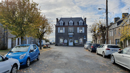 Photo de Mairie de Isigny-le-Buat à Isigny-le-Buat (50540)