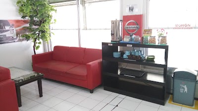 Photos of Nissan Dealers Malang