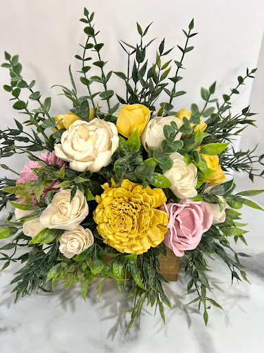 Timber + Petal Floral Studio, LLC Logo
