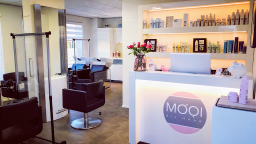 Mooi bij haar kapper / haarstylist Gallery - Netherlands