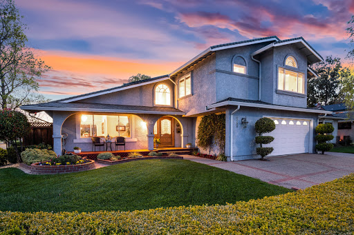 Nicole Tscherneff, Realtor, Sharp Realty - Thumbnail