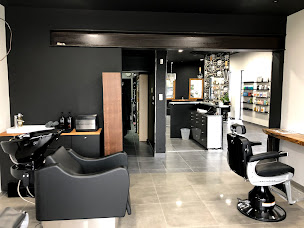 Photo n°22 de Essentiel Coiffure à Jonzac (Salon de coiffure)