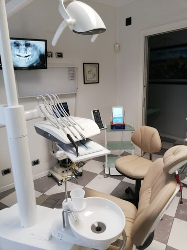 Studio Dentistico Agosta Dr. Giuseppe - Novara Gallery - Italy