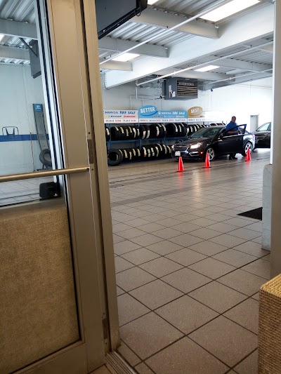 Photos of Napleton's River Oaks Honda