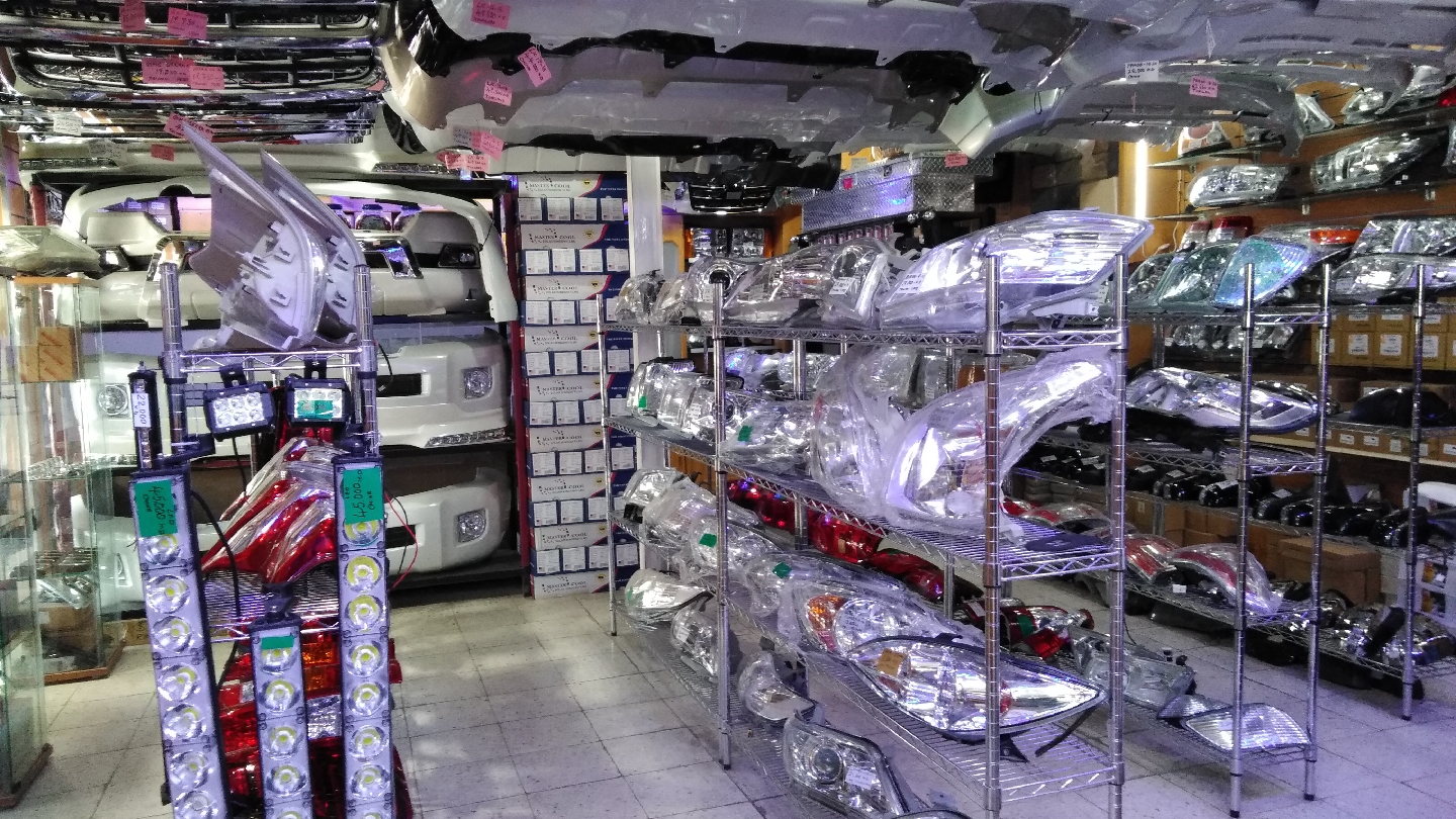 عالم الرائد لزينه السيارات وقطع الغيار - صورة 2