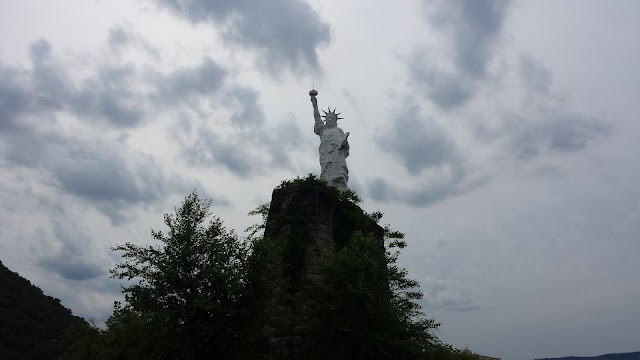 Dauphin Narrows Statue Of Liberty